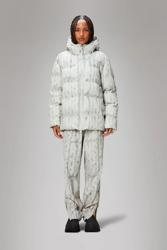 Women's bomber jackets with floral embroidery for a feminine and unique designAlta Puffer Jacket Spray Women's bomber jackets with floral embroidery for a feminine and unique designAlta Puffer Jacket Spray
