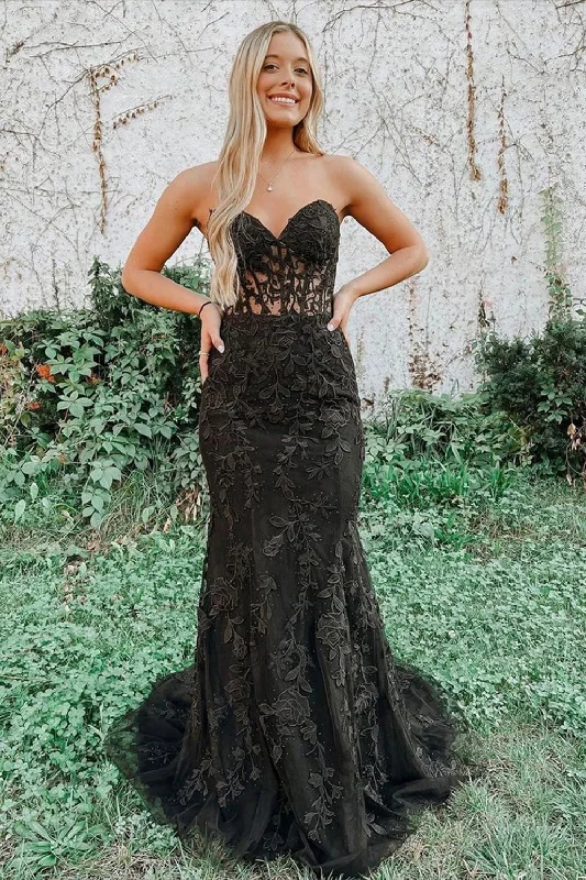 Party dresses with a paisley pattern for a bohemian - inspired lookBlack Strapless Prom Dress with Appliques Party dresses with a paisley pattern for a bohemian - inspired lookBlack Strapless Prom Dress with Appliques