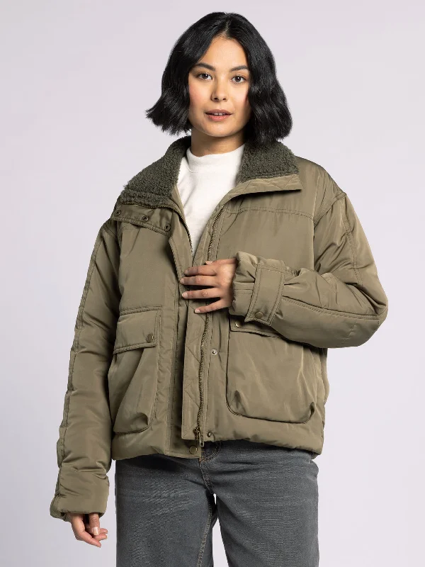Oversized women's wool coats in a monochromatic look for a trendy outfitDANYA JACKET Oversized women's wool coats in a monochromatic look for a trendy outfitDANYA JACKET