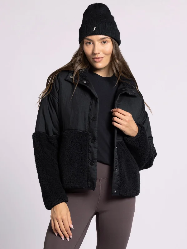 Water - resistant women's trench coats with adjustable cuffs for rainy daysDELIA JACKET Water - resistant women's trench coats with adjustable cuffs for rainy daysDELIA JACKET