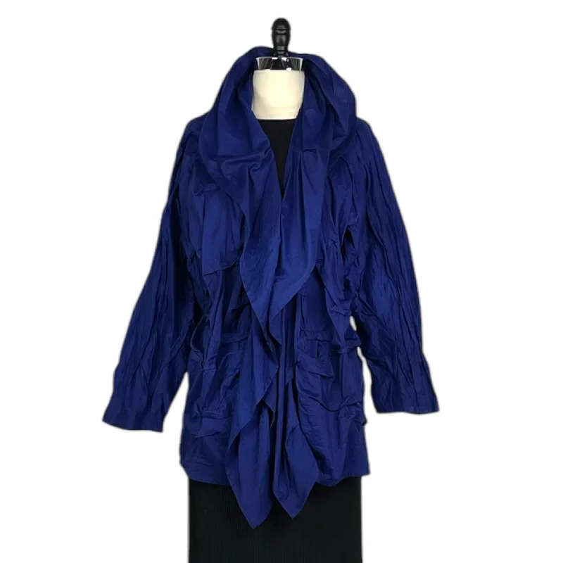 Women's cropped down jackets in bold colors for a sporty and fashionable winter outfitHEAVY VOILE WAVY TUCK COCOON JACKET Women's cropped down jackets in bold colors for a sporty and fashionable winter outfitHEAVY VOILE WAVY TUCK COCOON JACKET
