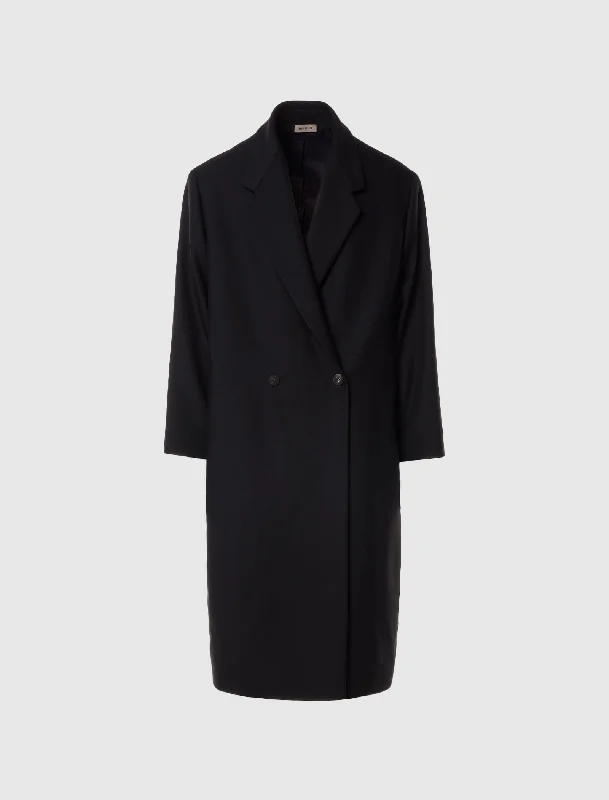 Mid - length women's down coats in a slim fit for a modern and sleek appearanceDOUBLE-BREASTED OVERCOAT Mid - length women's down coats in a slim fit for a modern and sleek appearanceDOUBLE-BREASTED OVERCOAT
