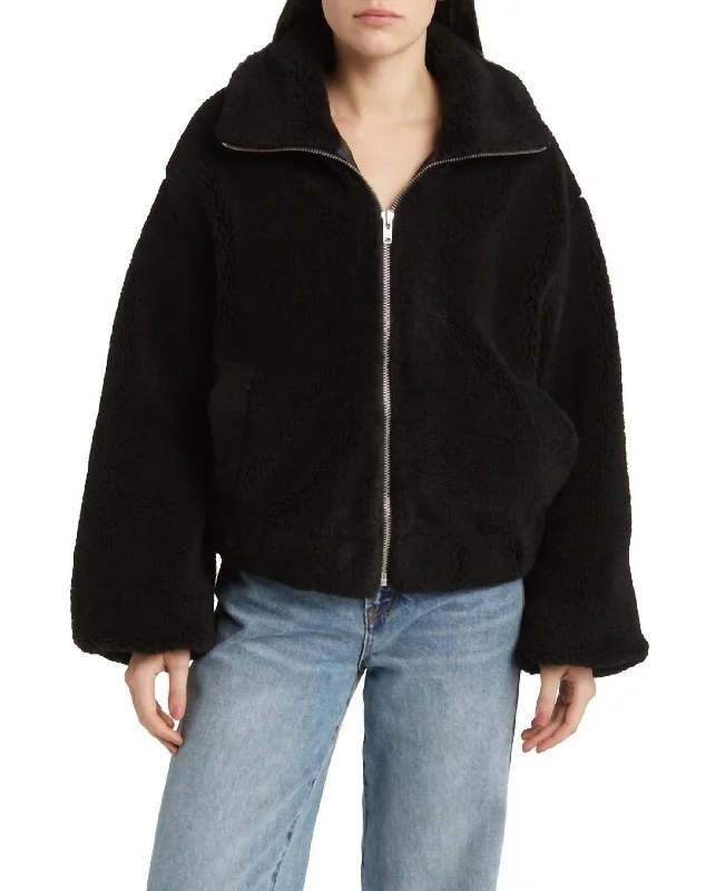 Long women's mac coats in a lightweight fabric for spring showersGet Cozy Teddy Jacket In Black Long women's mac coats in a lightweight fabric for spring showersGet Cozy Teddy Jacket In Black