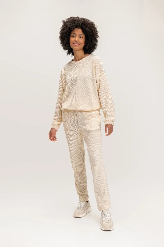 Oversized women's wool coats in a monochromatic look for a trendy outfitGreen Maxi Sweatshirt Oversized women's wool coats in a monochromatic look for a trendy outfitGreen Maxi Sweatshirt