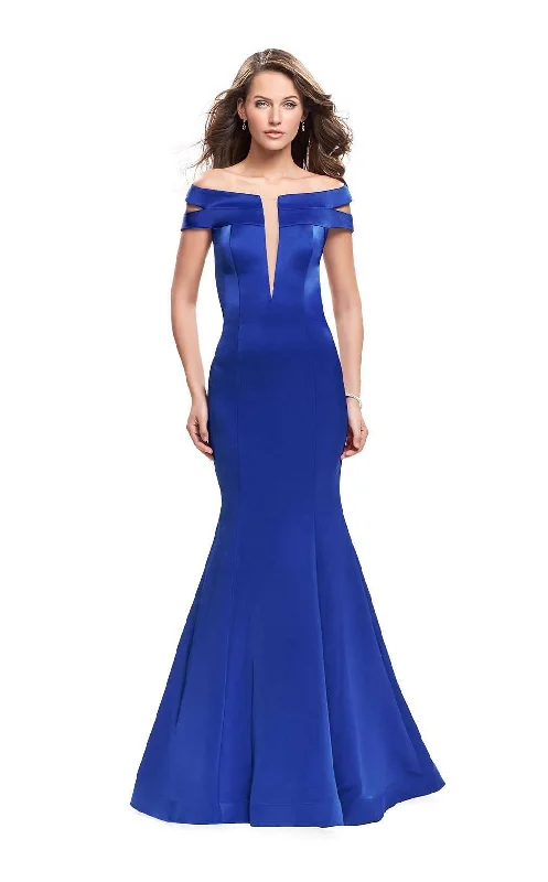Formal dresses with tiered skirts and pearl embellishments for a luxurious feelLa Femme 25903 Dress Formal dresses with tiered skirts and pearl embellishments for a luxurious feelLa Femme 25903 Dress