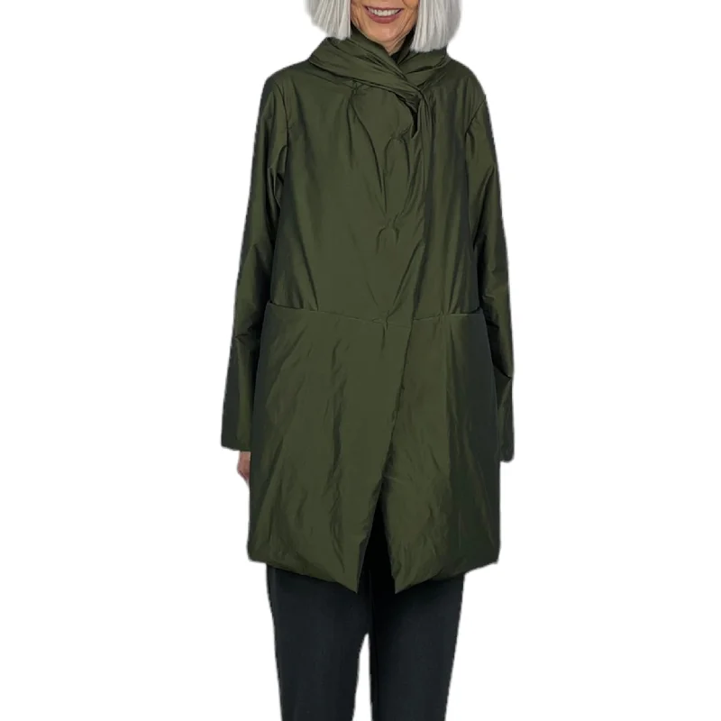 Women's cropped leather jackets with a fringe detail for a western - inspired outfitHOODED PUFFER JACKET Women's cropped leather jackets with a fringe detail for a western - inspired outfitHOODED PUFFER JACKET
