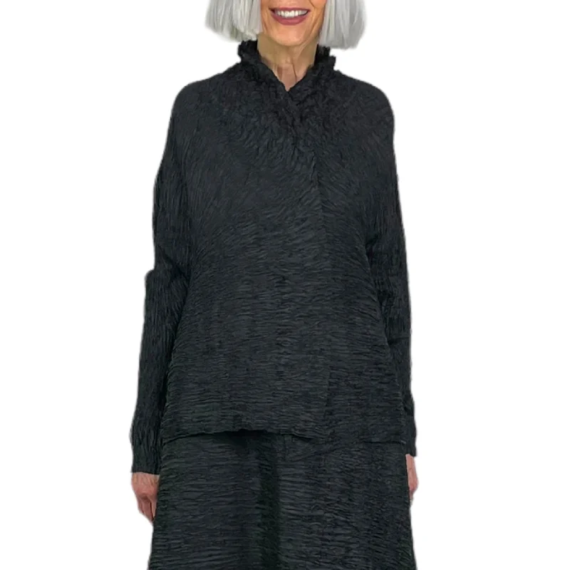 Women's pea coats in a plus - size fit for a flattering and warm winter coatPLEATED CROP JACKET Women's pea coats in a plus - size fit for a flattering and warm winter coatPLEATED CROP JACKET