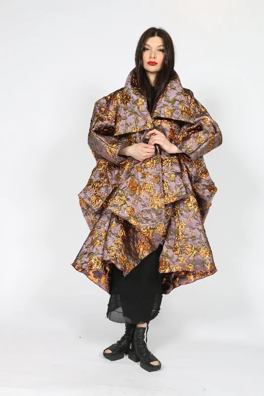 Women's cropped down jackets in bold colors for a sporty and fashionable winter outfitOne of a kind jacket Women's cropped down jackets in bold colors for a sporty and fashionable winter outfitOne of a kind jacket