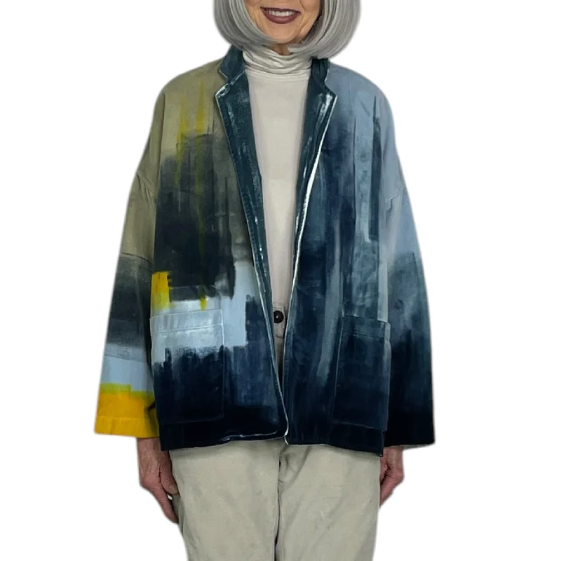 Women's quilted puffer jackets in a cropped silhouette for a modern twistVANESSA PAINTED VELOUR JACKET Women's quilted puffer jackets in a cropped silhouette for a modern twistVANESSA PAINTED VELOUR JACKET