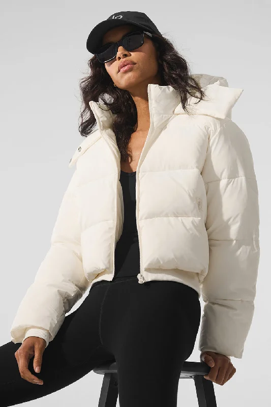 Embroidered women's cotton coats in a bohemian pattern for a unique designFoxy Puffer Jacket - Ivory Embroidered women's cotton coats in a bohemian pattern for a unique designFoxy Puffer Jacket - Ivory