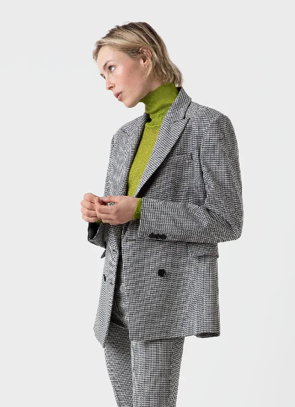 Mid - length women's down coats in a slim fit for a modern and sleek appearanceWomen's Edie Campbell Double Breasted Blazer in Black/Ecru Check Mid - length women's down coats in a slim fit for a modern and sleek appearanceWomen's Edie Campbell Double Breasted Blazer in Black/Ecru Check