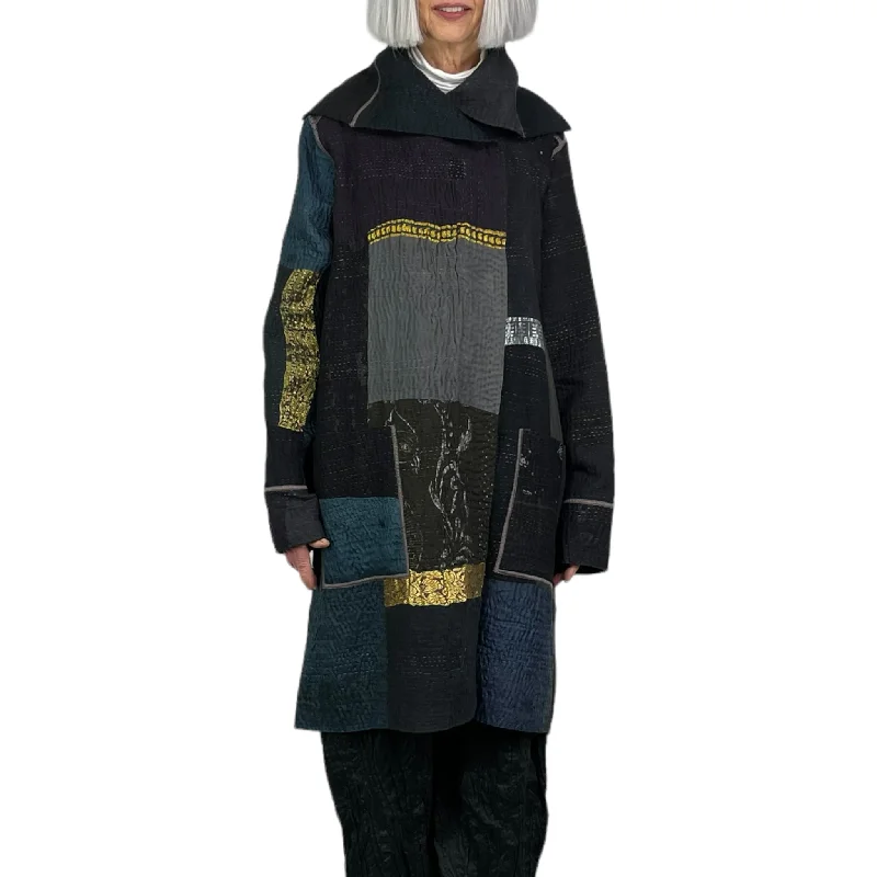 Long women's mac coats in a lightweight fabric for spring showersMID LENGTH POCKET COAT Long women's mac coats in a lightweight fabric for spring showersMID LENGTH POCKET COAT