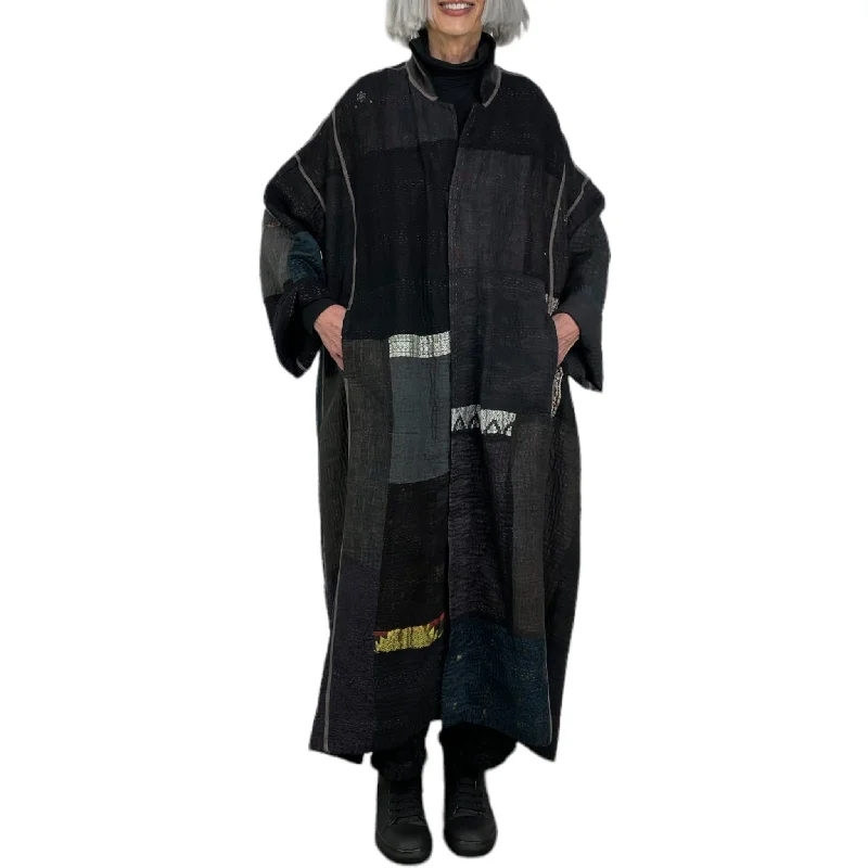 Checkered women's wool coats in a classic pattern for a timeless styleOVERSIZED PATCHWORK COAT Checkered women's wool coats in a classic pattern for a timeless styleOVERSIZED PATCHWORK COAT