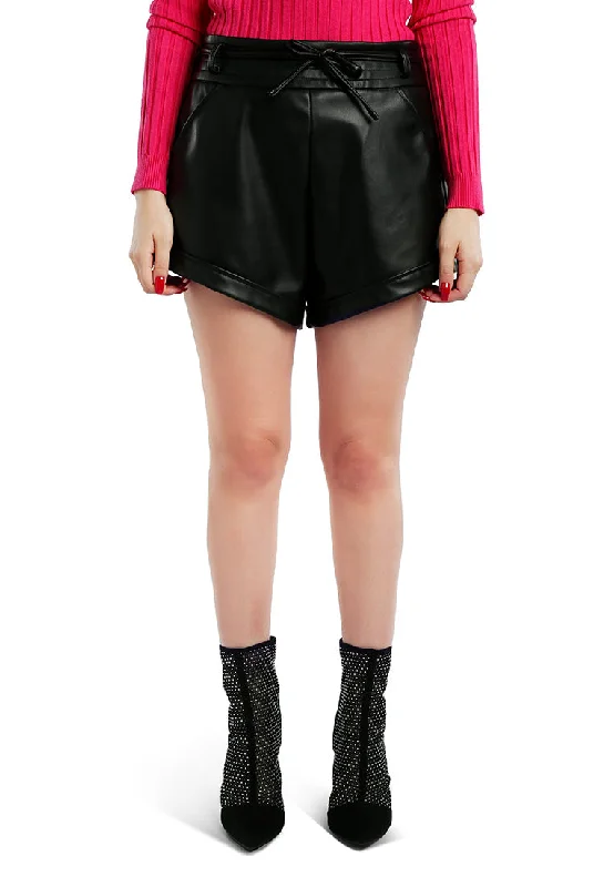 Zip - off sleeves polo shirt for changing weather conditionsfaux leather shorts