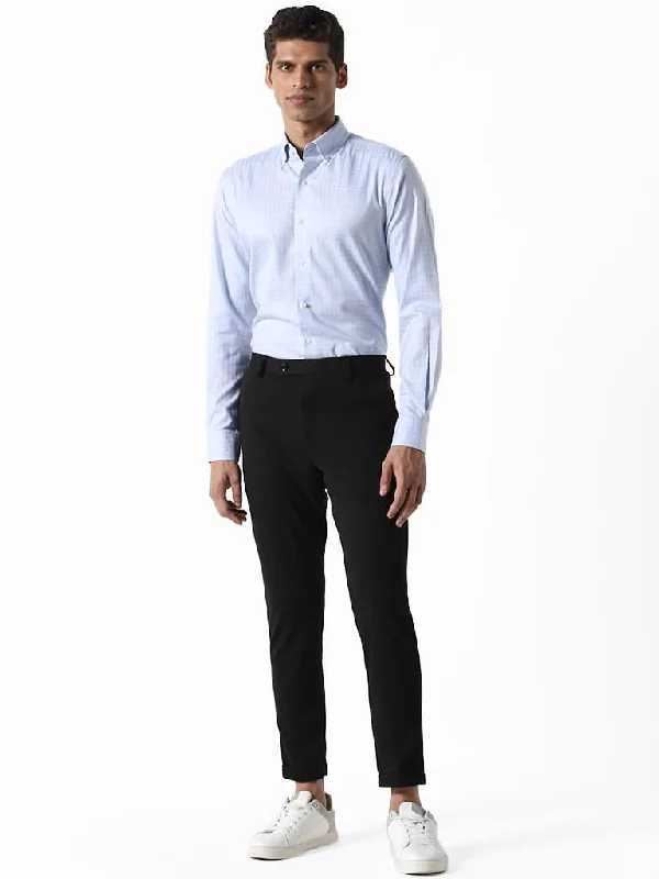 Plus - size polo shirt with side slits for added comfortWES Formals Solid Black Slim-Fit Mid-Rise Trousers Plus - size polo shirt with side slits for added comfortWES Formals Solid Black Slim-Fit Mid-Rise Trousers