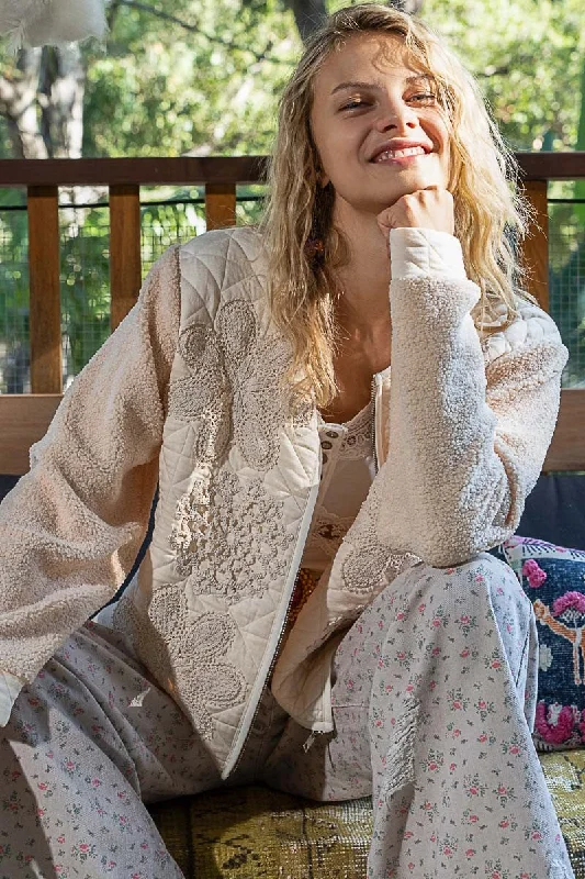 Women's long - line cardigan jackets in a soft knit for a cozy and elegant lookLace Detail Fur Sleeve Zip Up Quilted Jacket